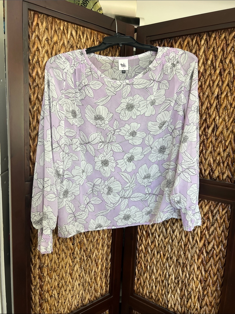 CABI NWOT Lavender Floral Long-Sleeve Top
Flowy and beautiful 
Fast ship from FL